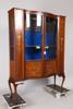 Vitrinskåp, England, 1900-tal, mahogny med inläggningar i olika träslag, höjd 165, 122 x 37 cm