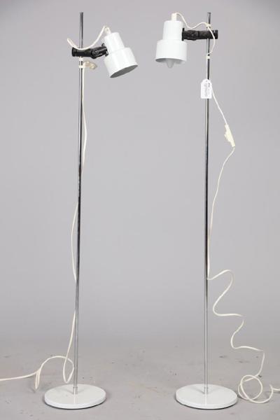 Golvlampor, ett par, Belid, 1980-tal, vitmålad plåt och kromad ställning, höjd ca 115 cm_792a_8daf8a34ae7bf83_lg.jpeg