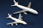 Modellflygplan, 2 st, airbus a-300, boeing 747, Scandinavian Airlines, Fratelli Cesana, Carate Brianza, Milano, plast, längd 53 resp 35 cm