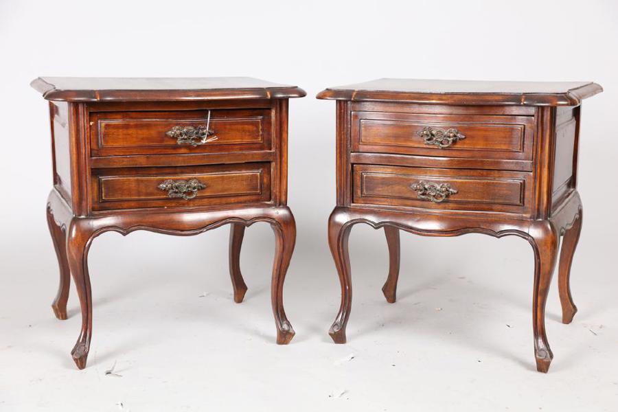 Nattduksbord, 1 par, 1900-tal, Louis XV-stil, betsat trä, etikettmärkt, hö 52, 49 x 42 cm_852a_8dafa0cbb7b007b_lg.jpeg