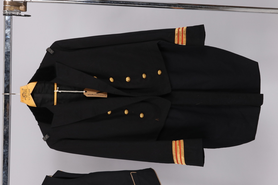 UNIFORM FÖR FLOTTAN, med 3 västar